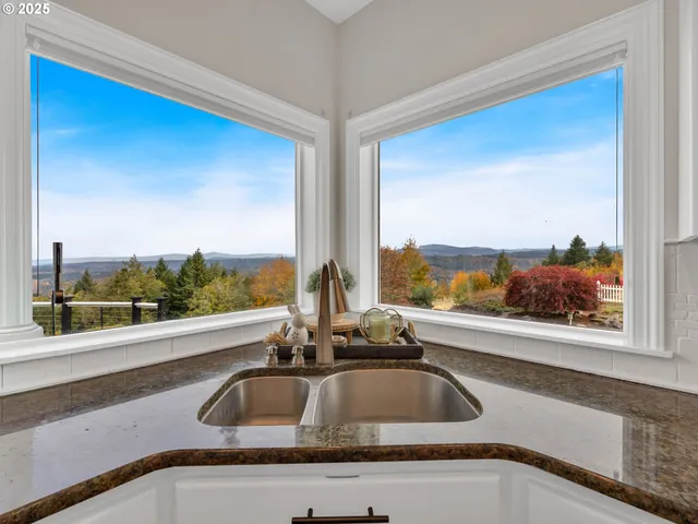 $999,900 | 41375 Southeast Vista Loop Drive, Sandy, OR 97055