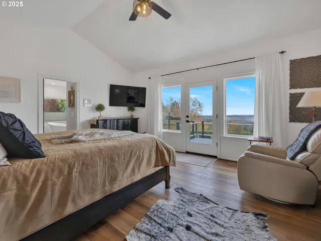 $999,900 | 41375 Southeast Vista Loop Drive, Sandy, OR 97055