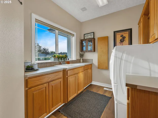 $999,900 | 41375 Southeast Vista Loop Drive, Sandy, OR 97055