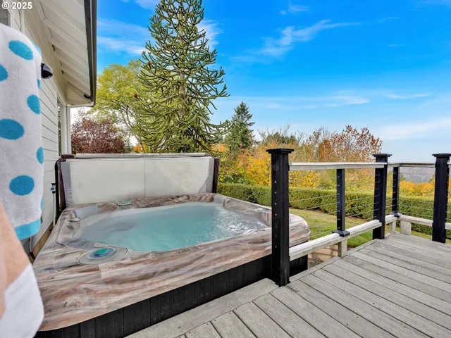 $999,900 | 41375 Southeast Vista Loop Drive, Sandy, OR 97055