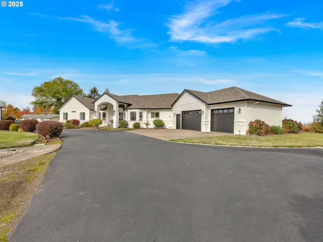 $999,900 | 41375 Southeast Vista Loop Drive, Sandy, OR 97055