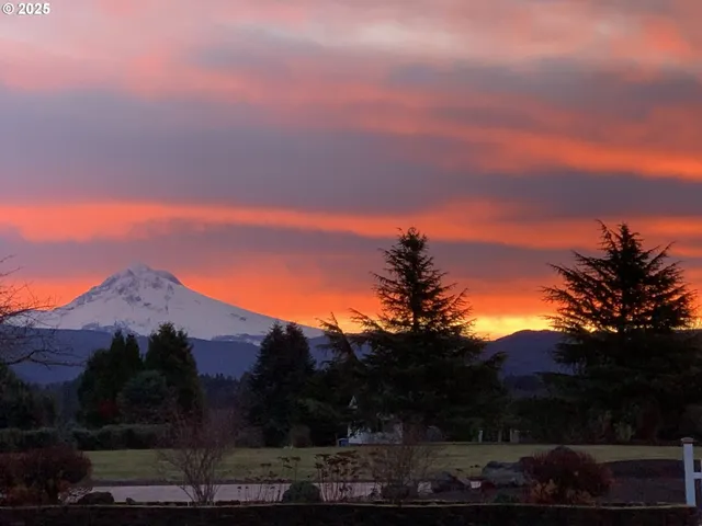 $999,900 | 41375 Southeast Vista Loop Drive, Sandy, OR 97055