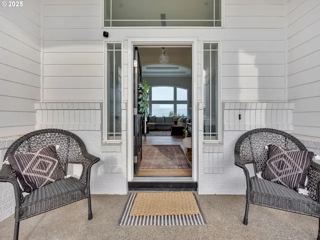 $999,900 | 41375 Southeast Vista Loop Drive, Sandy, OR 97055