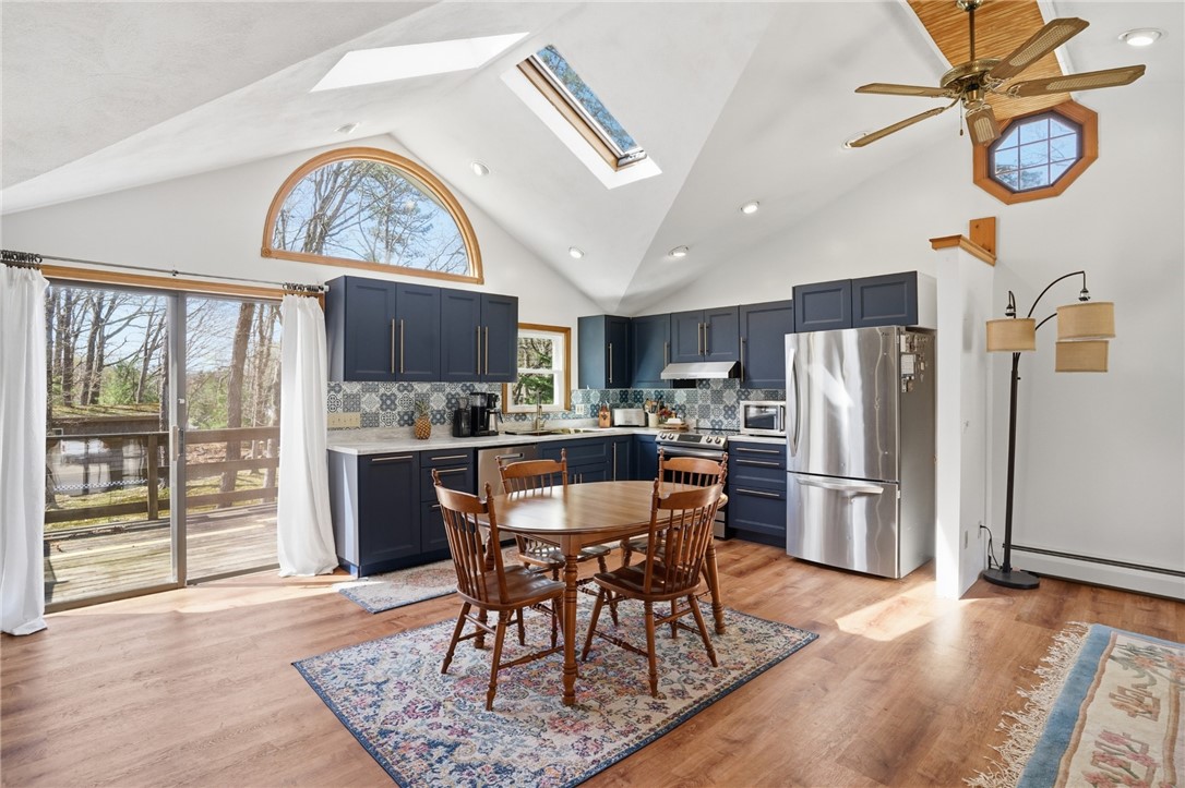 25 Daniel Drive Coventry, RI 02816 - Photo 4 of 37