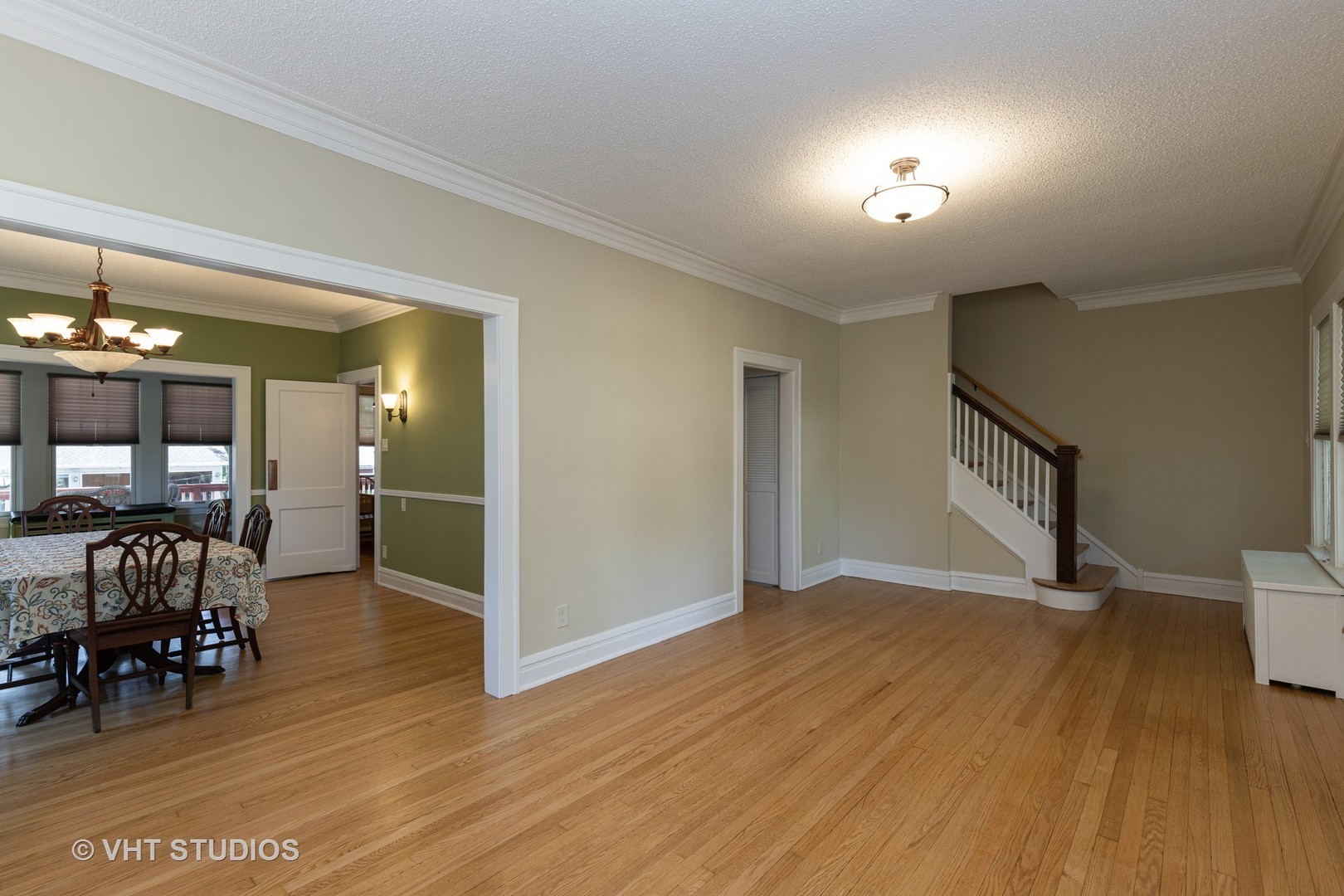136 Barrypoint Road Riverside, IL 60546 - Photo 3 of 19 a view of a livingroom with furniture and a entryway