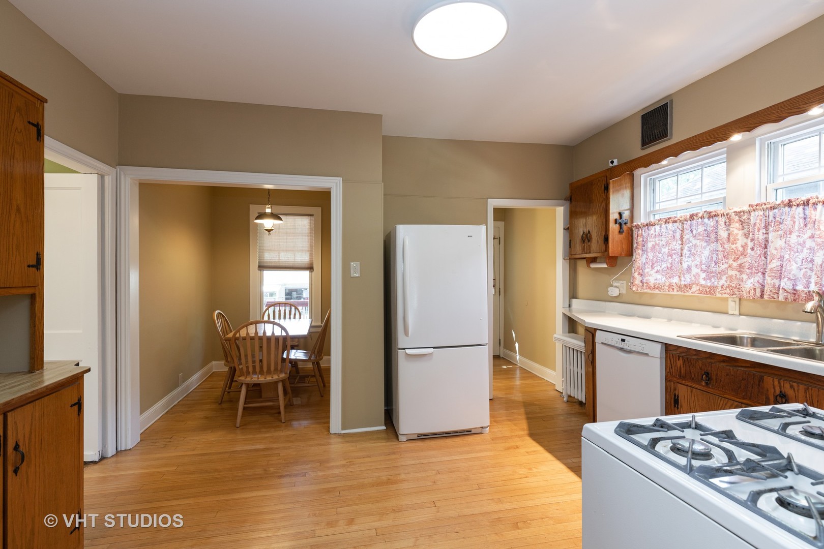 136 Barrypoint Road Riverside, IL 60546 - Photo 7 of 19 a kitchen with a stove a refrigerator and a table