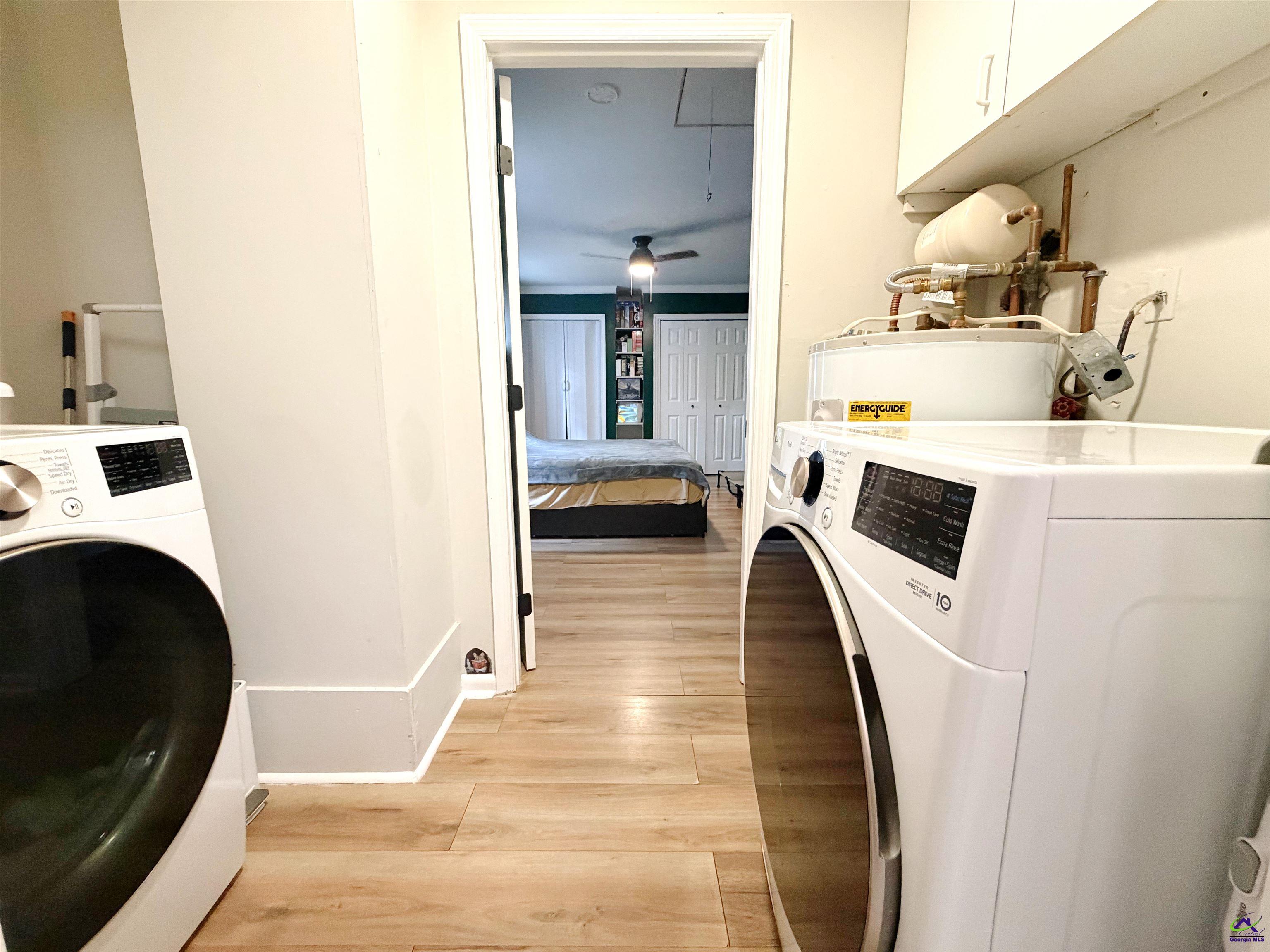 108 Weaver Road Warner Robins, GA 31093 - Photo 13 of 26 a view of living room with washer and dryer
