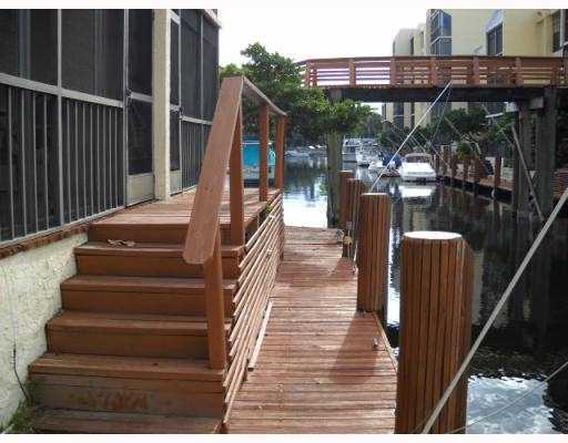 3 Royal Palm Way Boca Raton, FL 33432 - Photo 2 of 14 a view of entryway and hall