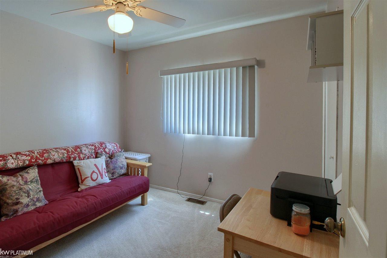 21789 Rausch Avenue Eastpointe, MI 48021 - Photo 15 of 27 50016773-14.JPG