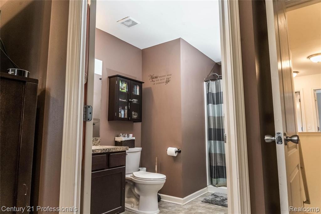 2482 Hatchery Road Waterford, MI 48329 - Photo 17 of 37 Gallery Image 17