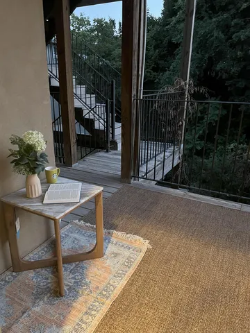 a view of a chairs and table in backyard