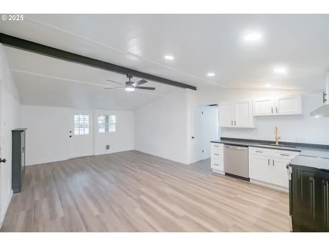 $379,900 | 3698 Short Street Southeast, Salem, OR 97302