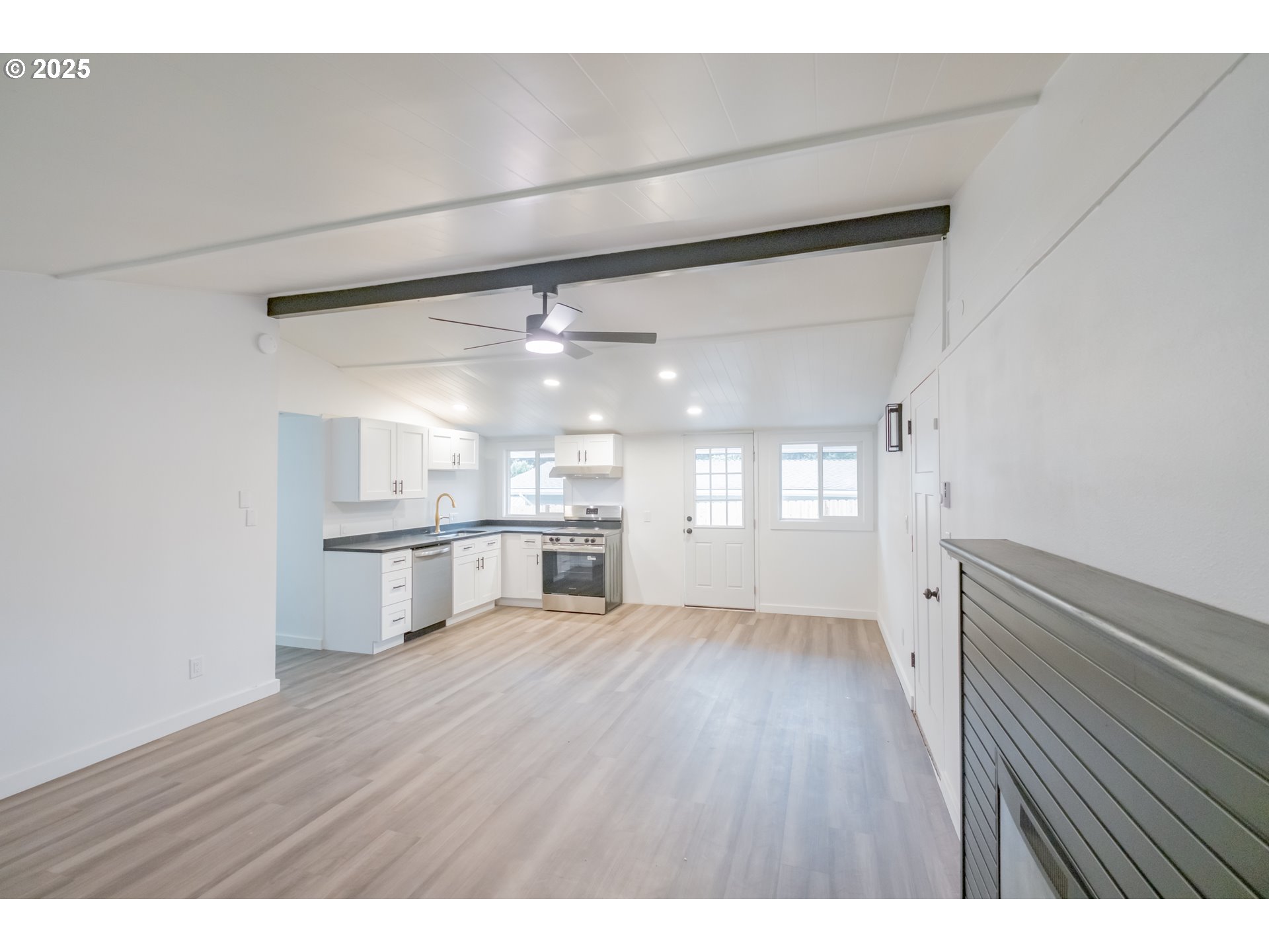 3698 Short Street Southeast Salem, OR 97302 - Photo 4 of 41