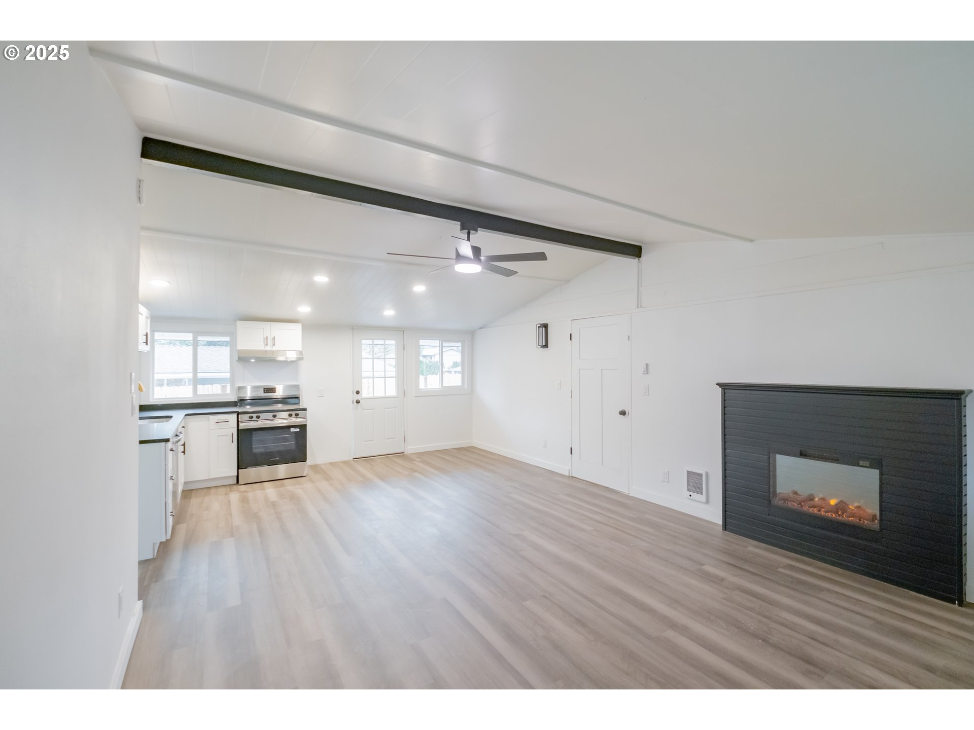 3698 Short Street Southeast Salem, OR 97302 - Photo 5 of 41