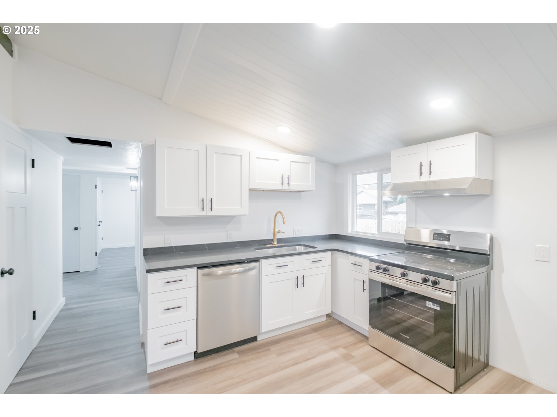 3698 Short Street Southeast Salem, OR 97302 - Photo 6 of 41