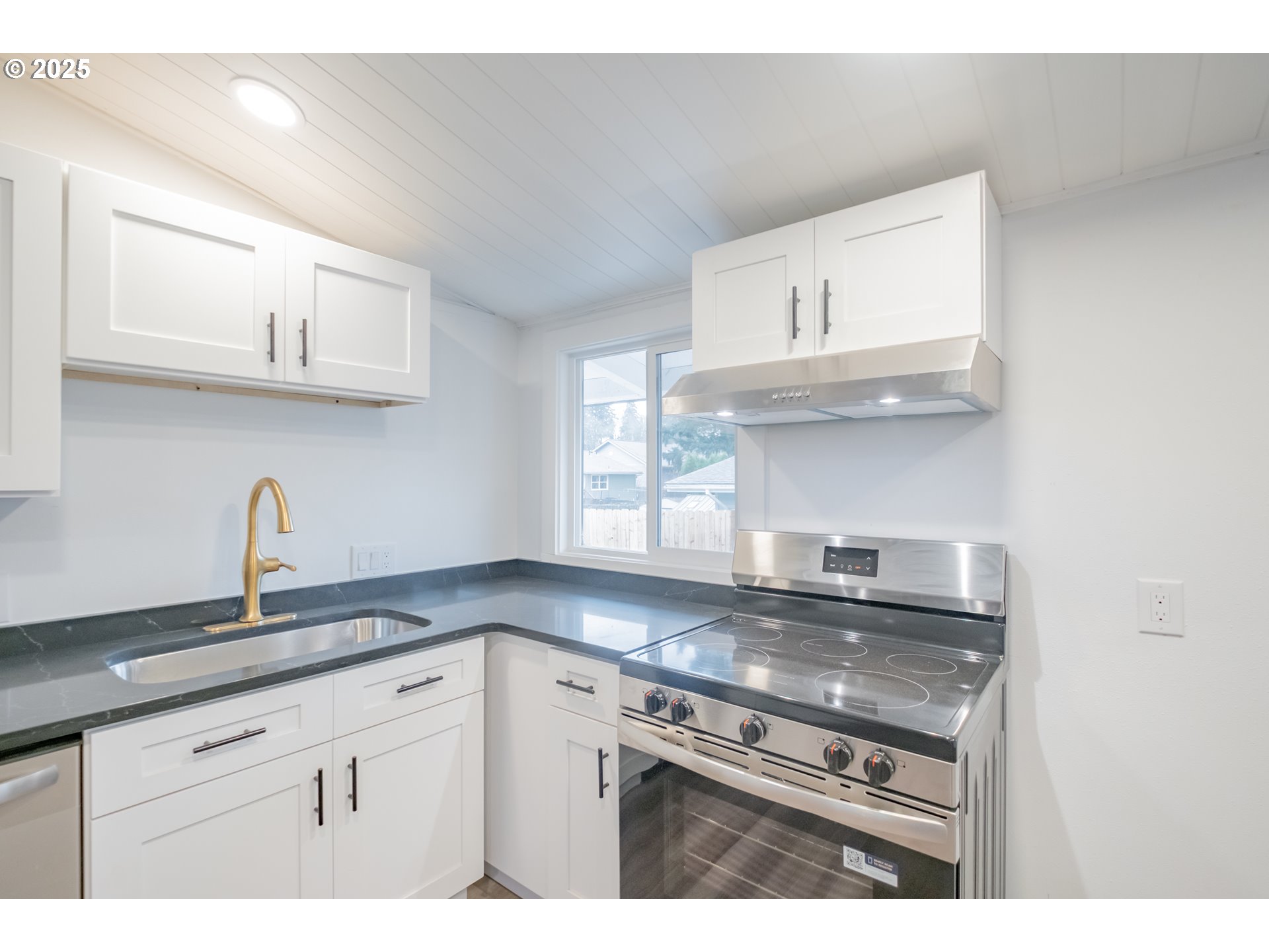 3698 Short Street Southeast Salem, OR 97302 - Photo 7 of 41