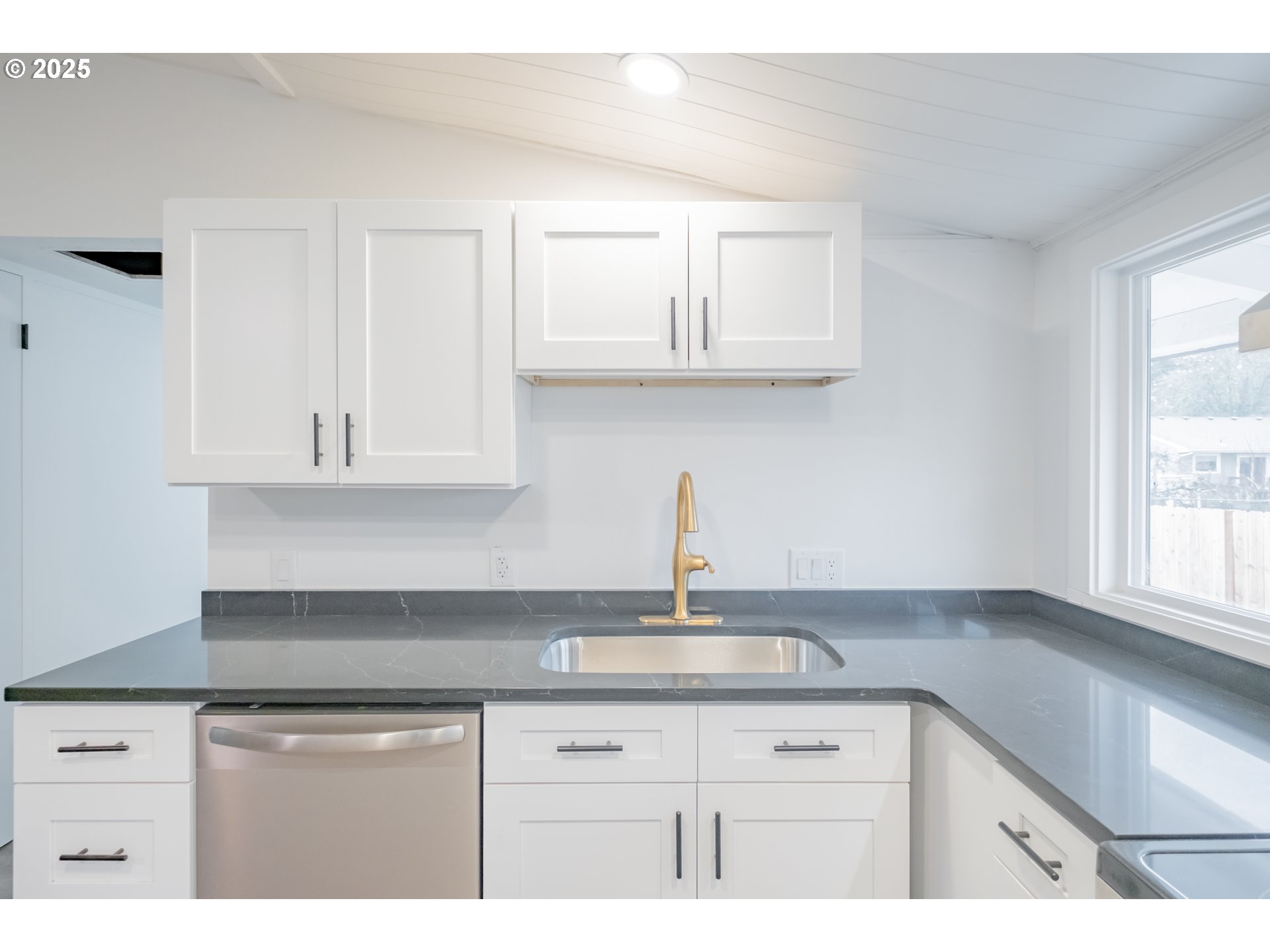 3698 Short Street Southeast Salem, OR 97302 - Photo 8 of 41