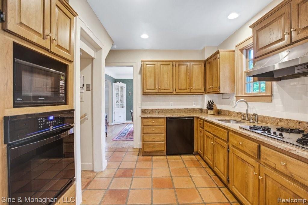 860 Rivard Boulevard Grosse Pointe, MI 48230 - Photo 12 of 44 020.jpg-SMALL