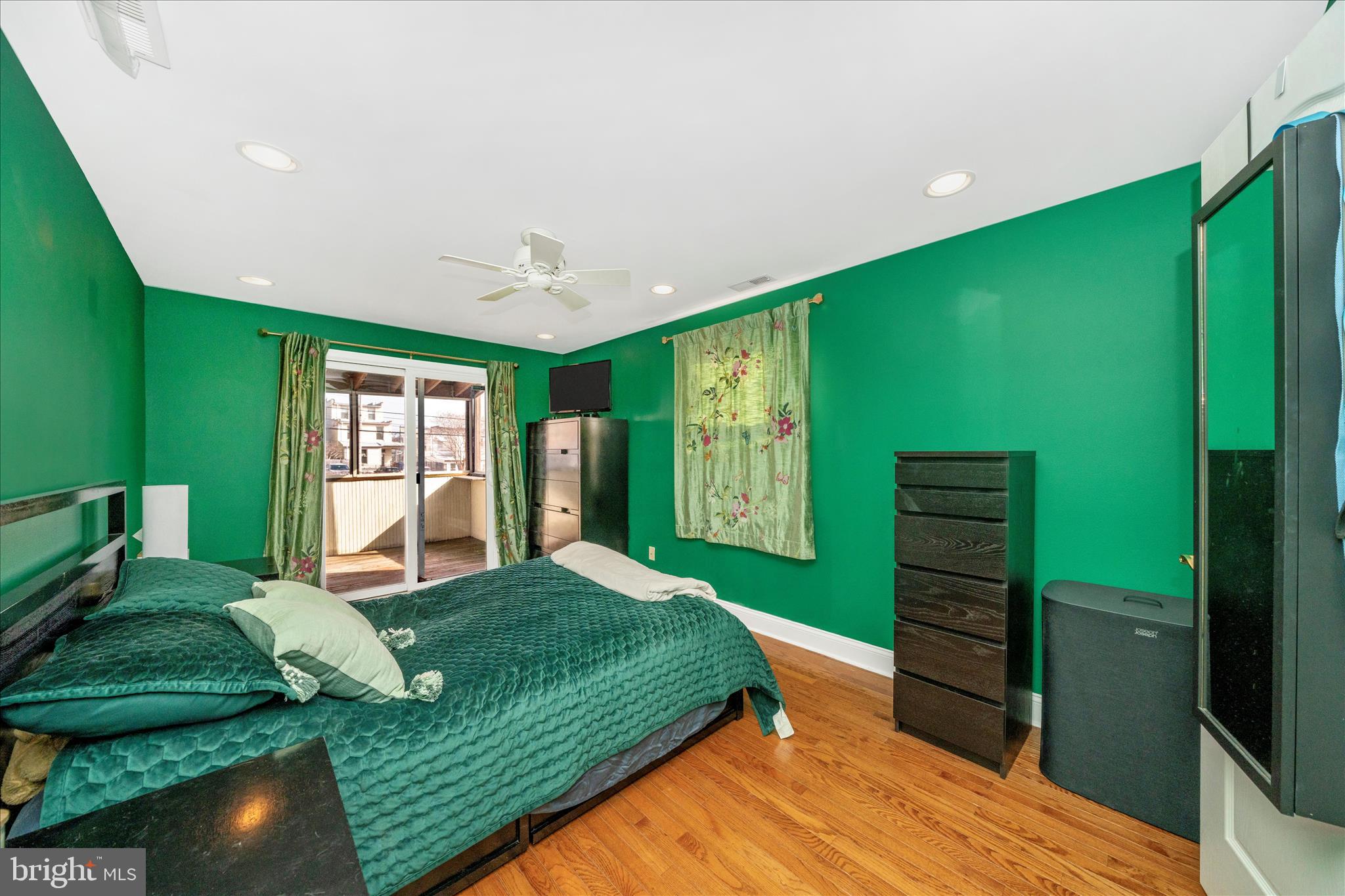 3535 Roland Avenue Baltimore, MD 21211 - Photo 22 of 55 Primary Bedroom