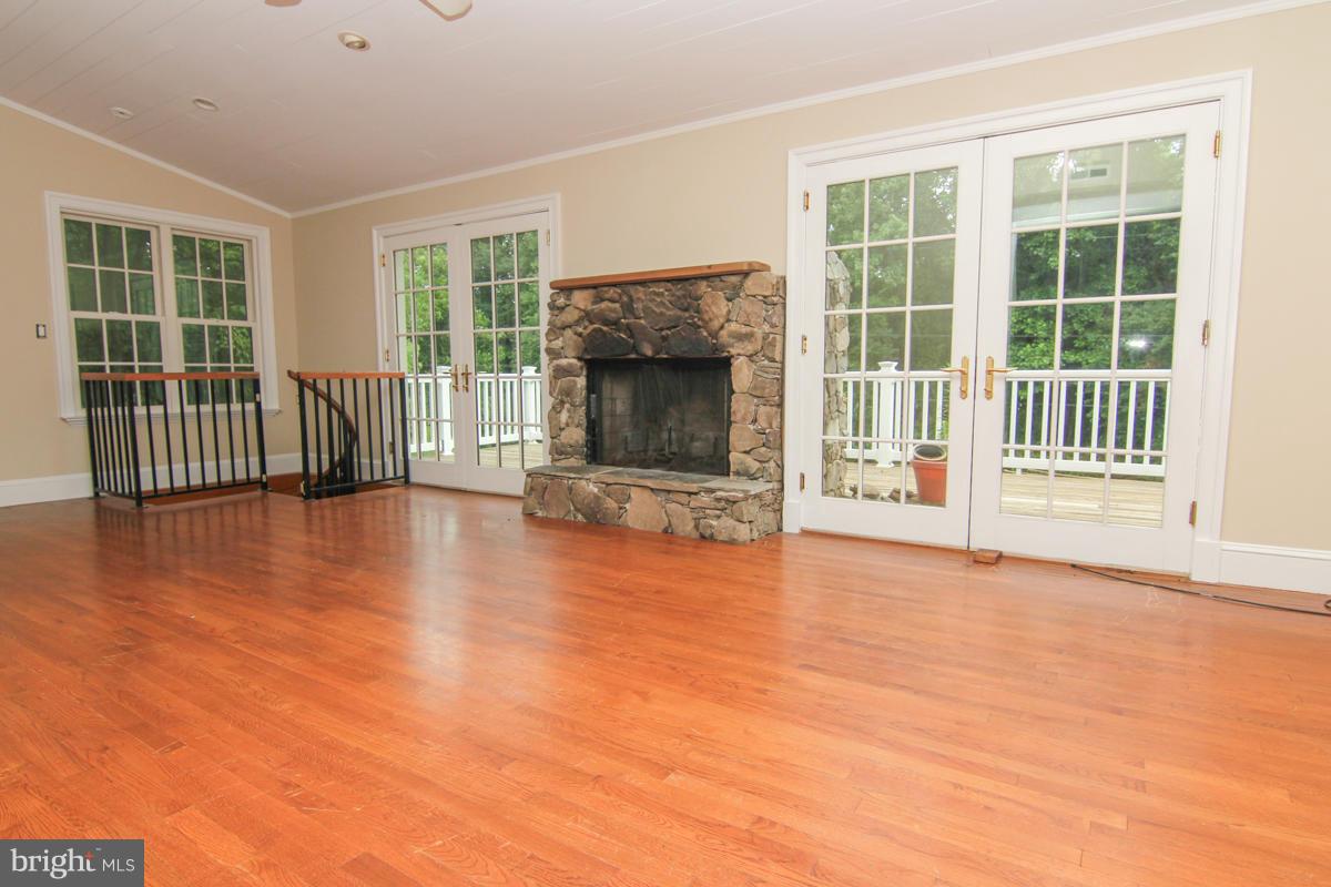 2516 Davidsonville Road Gambrills, MD 21054 - Photo 9 of 30 Living Room