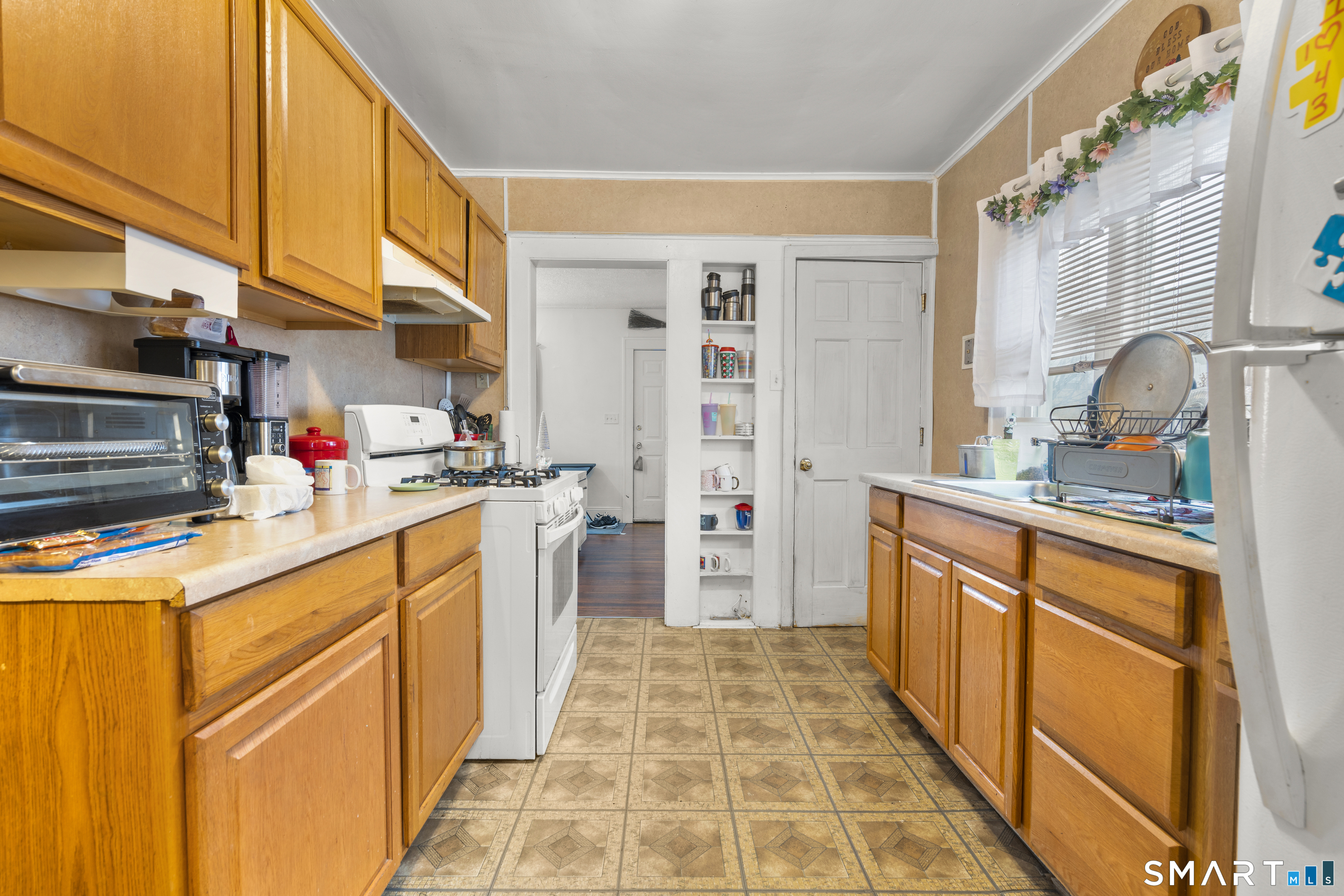 170 Judson Place Bridgeport, CT 06610 - Photo 8 of 17