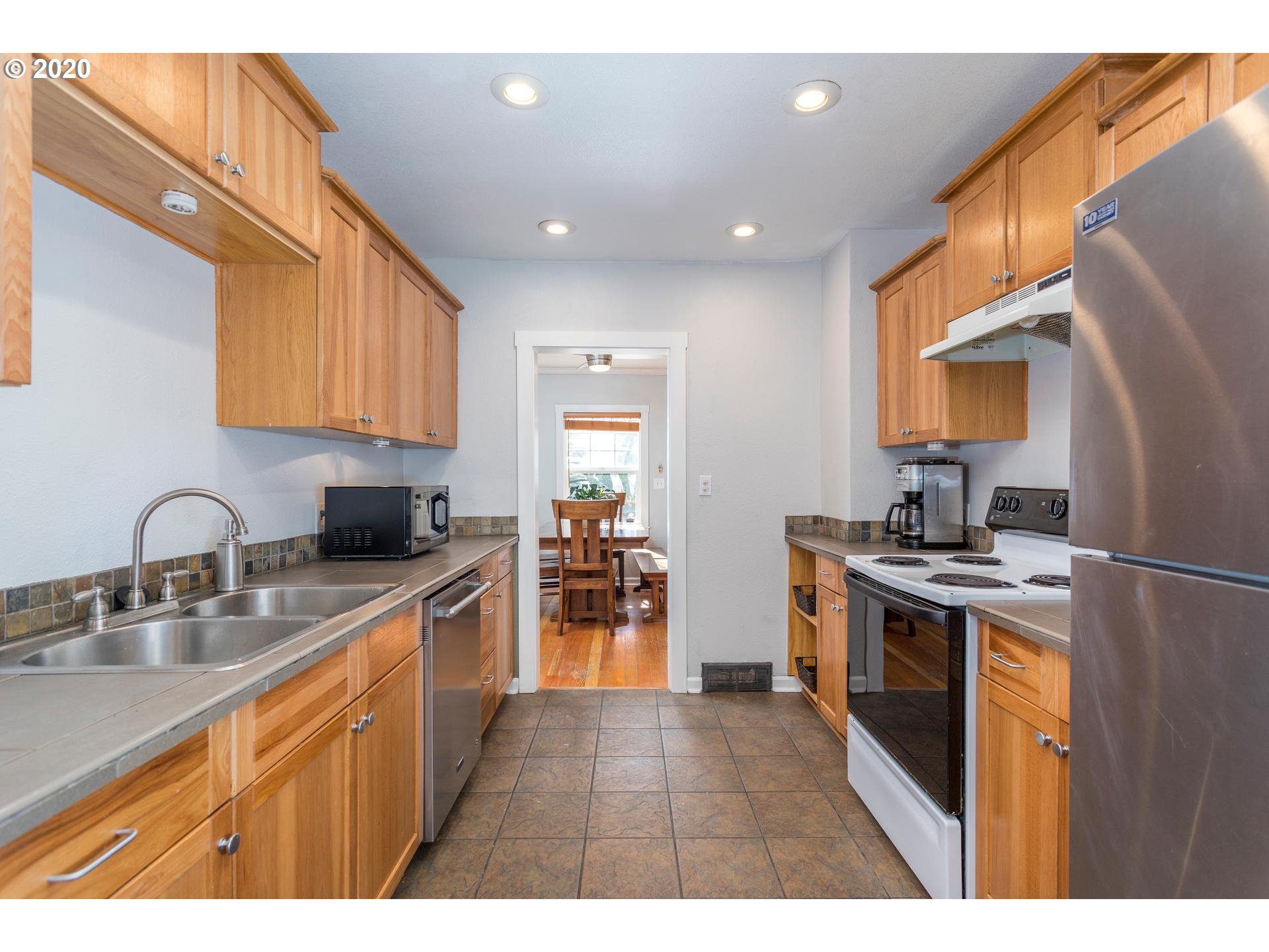 1025 Southwest Taylors Ferry Road Portland, OR 97219 - Photo 8 of 27 Gallery Image 8