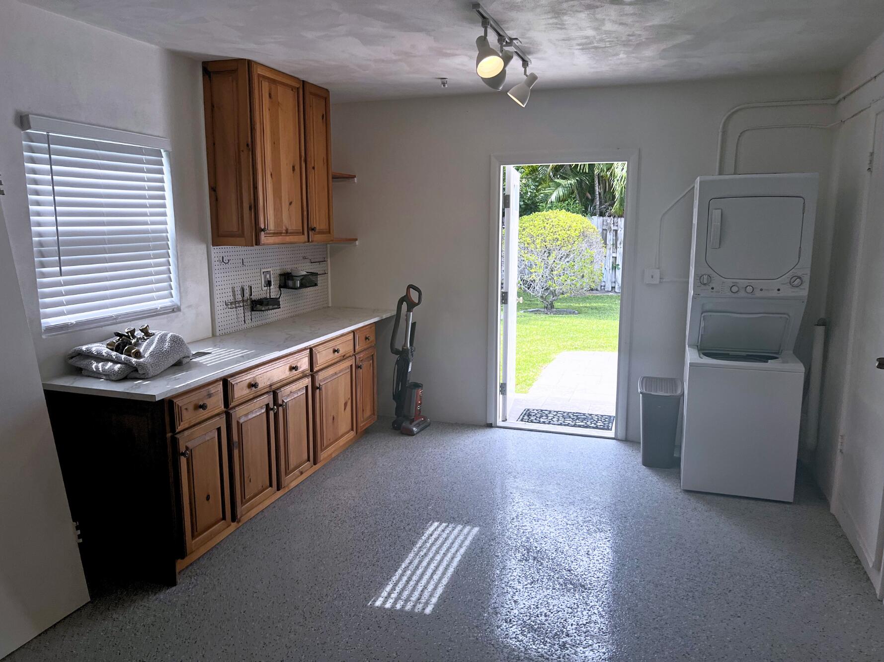 1260 Manor Drive Riviera Beach, FL 33404 - Photo 47 of 56 Garage w/office