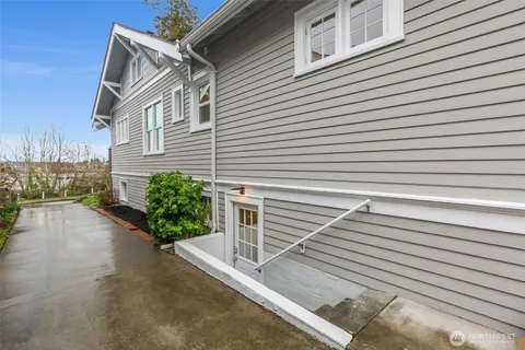 $1,395,000 | 2629 Boyer Avenue East, Seattle, WA 98102
