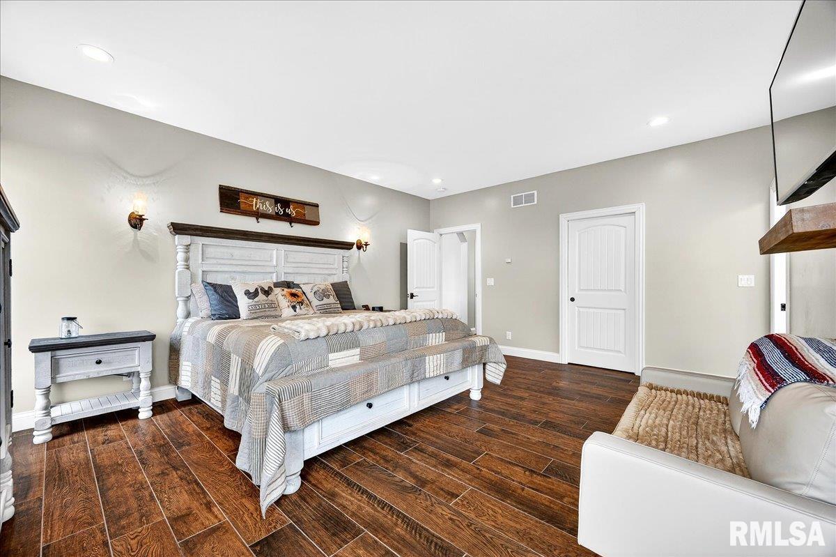 3661 Cole Hollow Road Pekin, IL 61554 - Photo 17 of 57