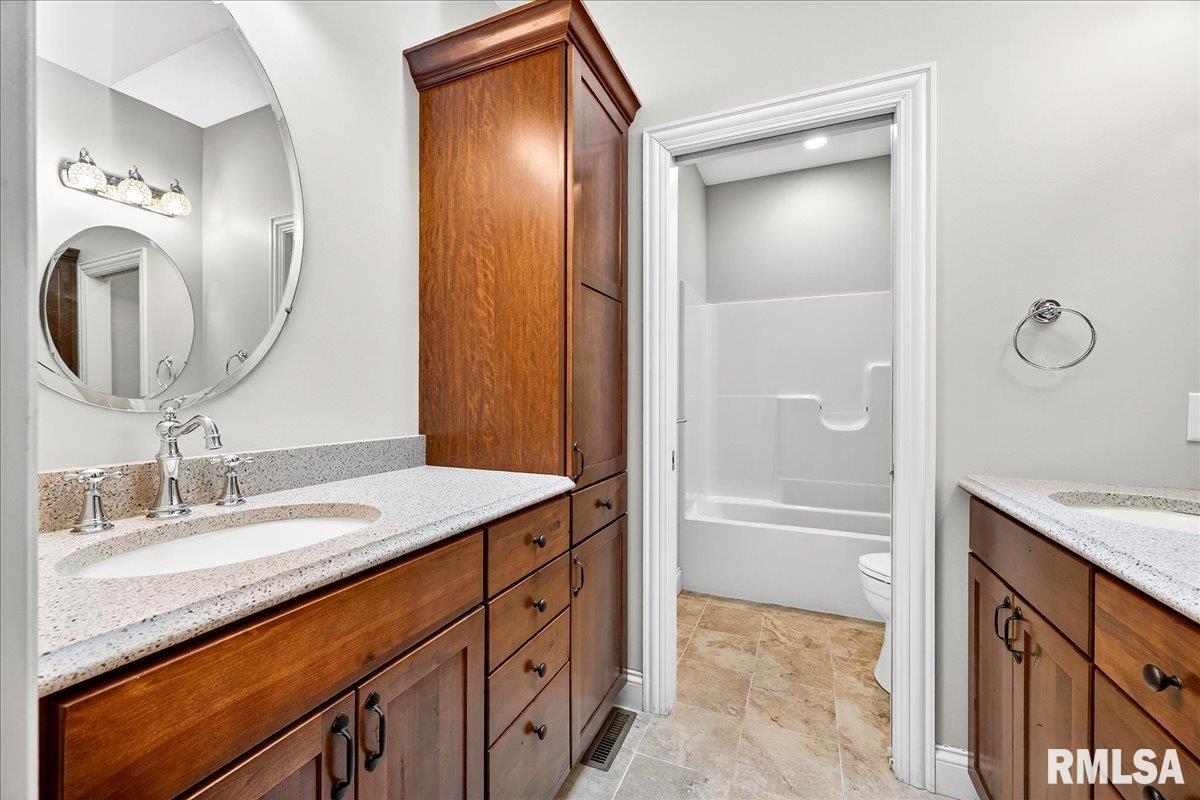 3661 Cole Hollow Road Pekin, IL 61554 - Photo 24 of 57