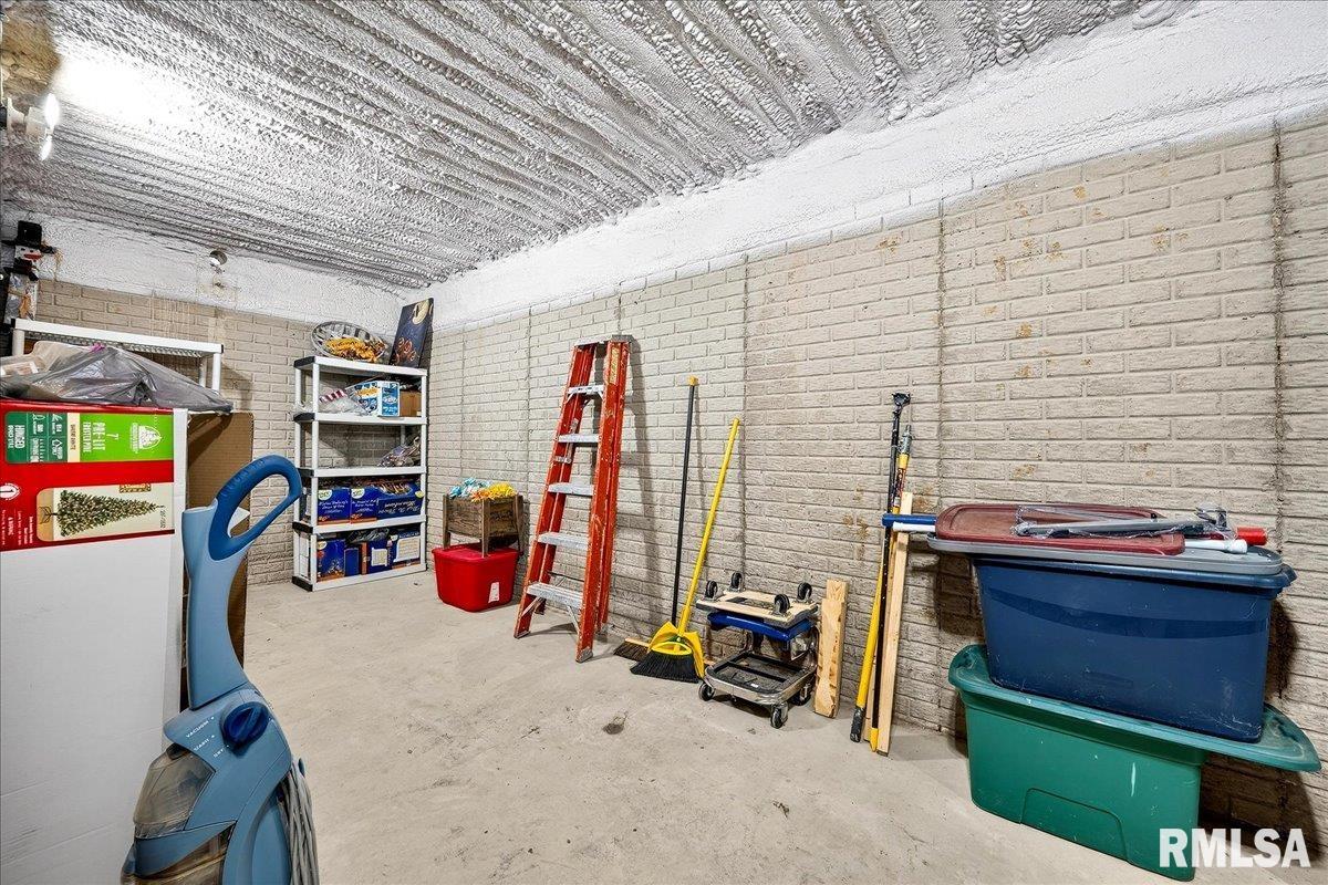 3661 Cole Hollow Road Pekin, IL 61554 - Photo 35 of 57