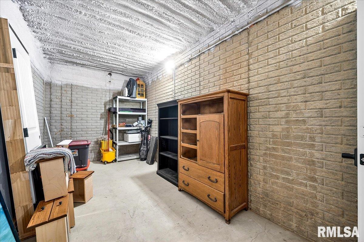 3661 Cole Hollow Road Pekin, IL 61554 - Photo 36 of 57