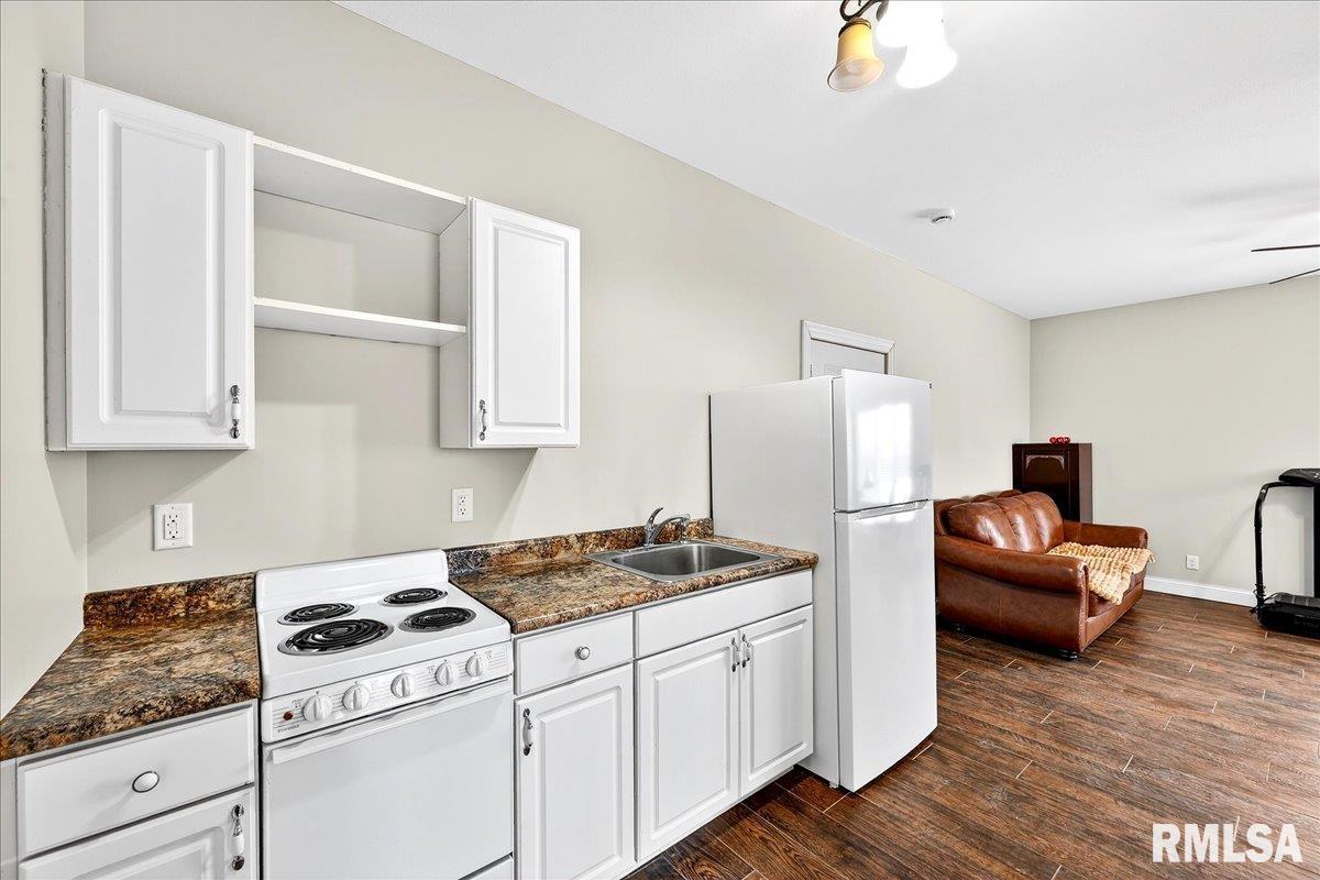 3661 Cole Hollow Road Pekin, IL 61554 - Photo 38 of 57