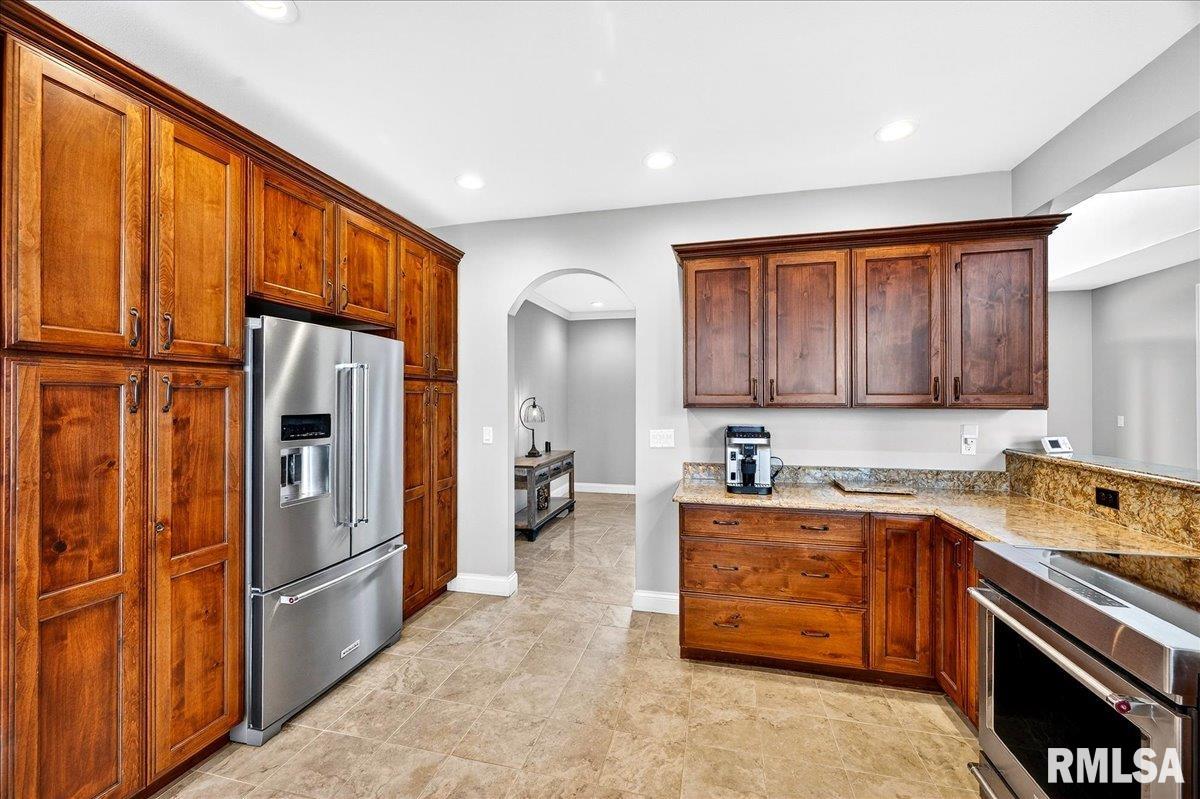 3661 Cole Hollow Road Pekin, IL 61554 - Photo 6 of 57