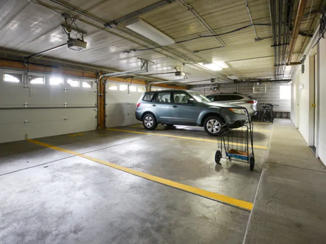 $247,500 | 8650 Laporte Avenue, Unit 1A, Burbank, IL 60459