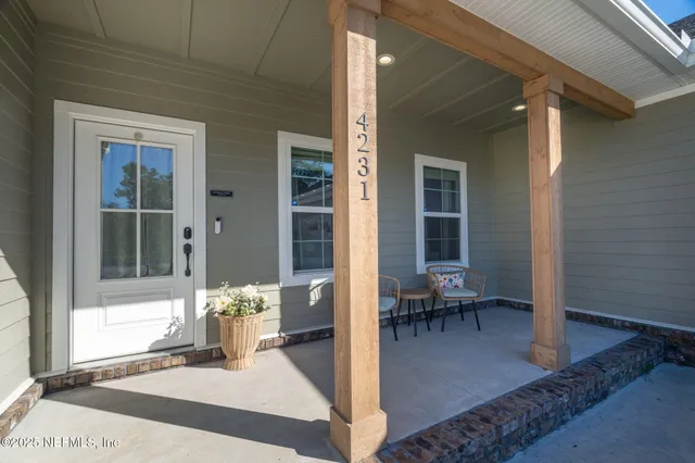 a view of a dinning room with table and chairs