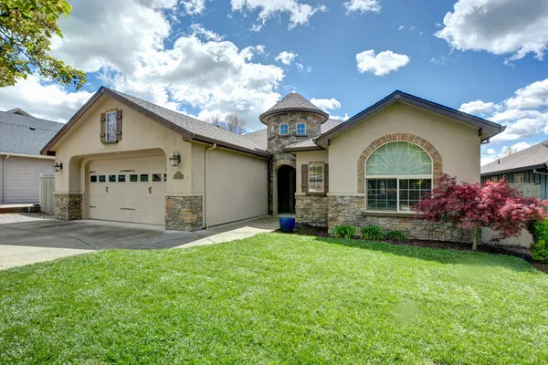 $625,000 | 3764 Calle Vista Drive, Medford, OR 97504