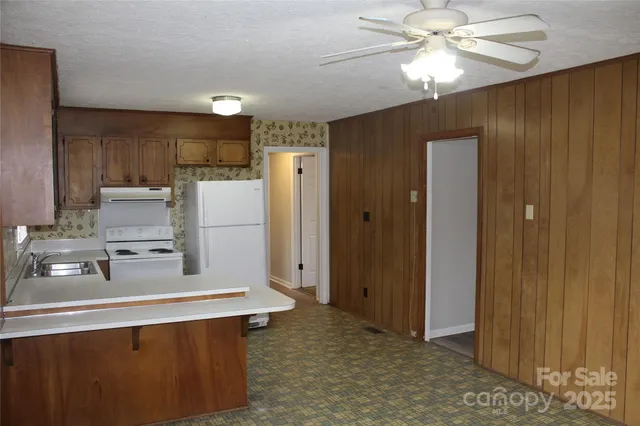 a view of livingroom with hardwood