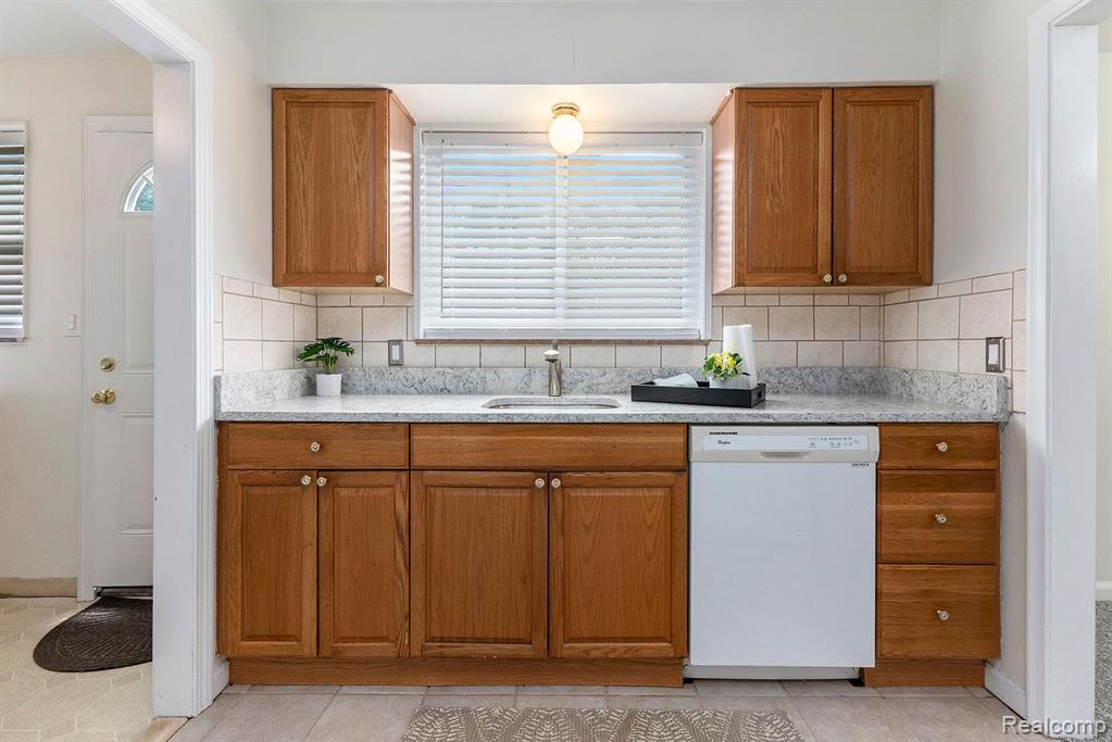 4467 West 14 Mile Road Royal Oak, MI 48073 - Photo 11 of 21