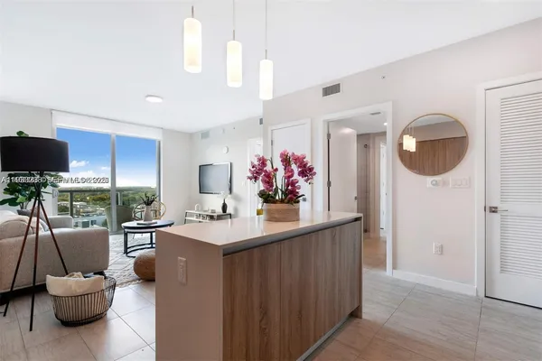 $490,000 | 3900 Biscayne Boulevard, Unit N905, Miami, FL 33137