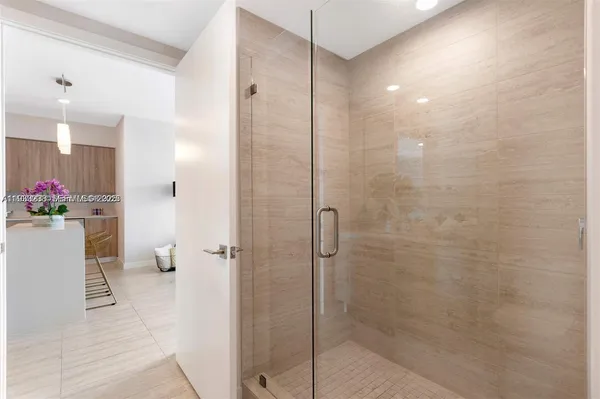 $490,000 | 3900 Biscayne Boulevard, Unit N905, Miami, FL 33137