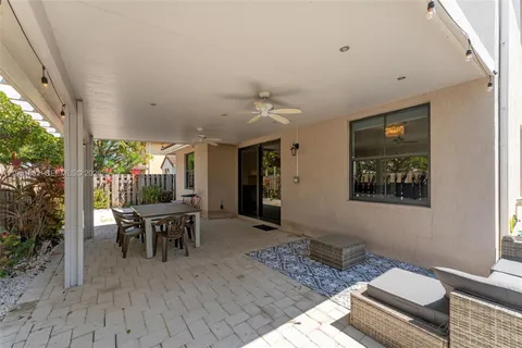 $925,000 | 9761 Northwest 9th Street, Miami, FL 33172