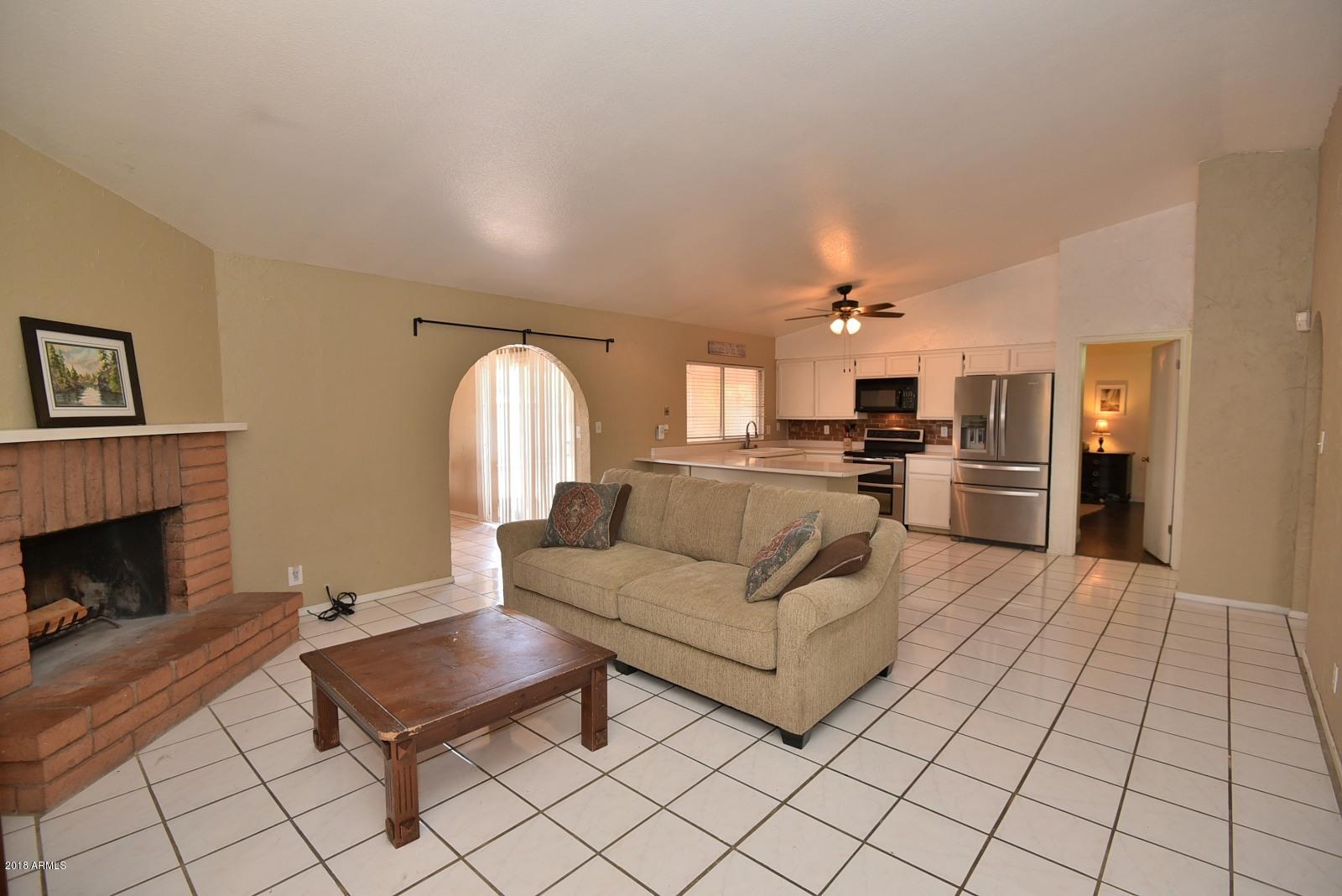 2511 South Evergreen Road Tempe, AZ 85282 - Photo 13 of 32 DSC_0639