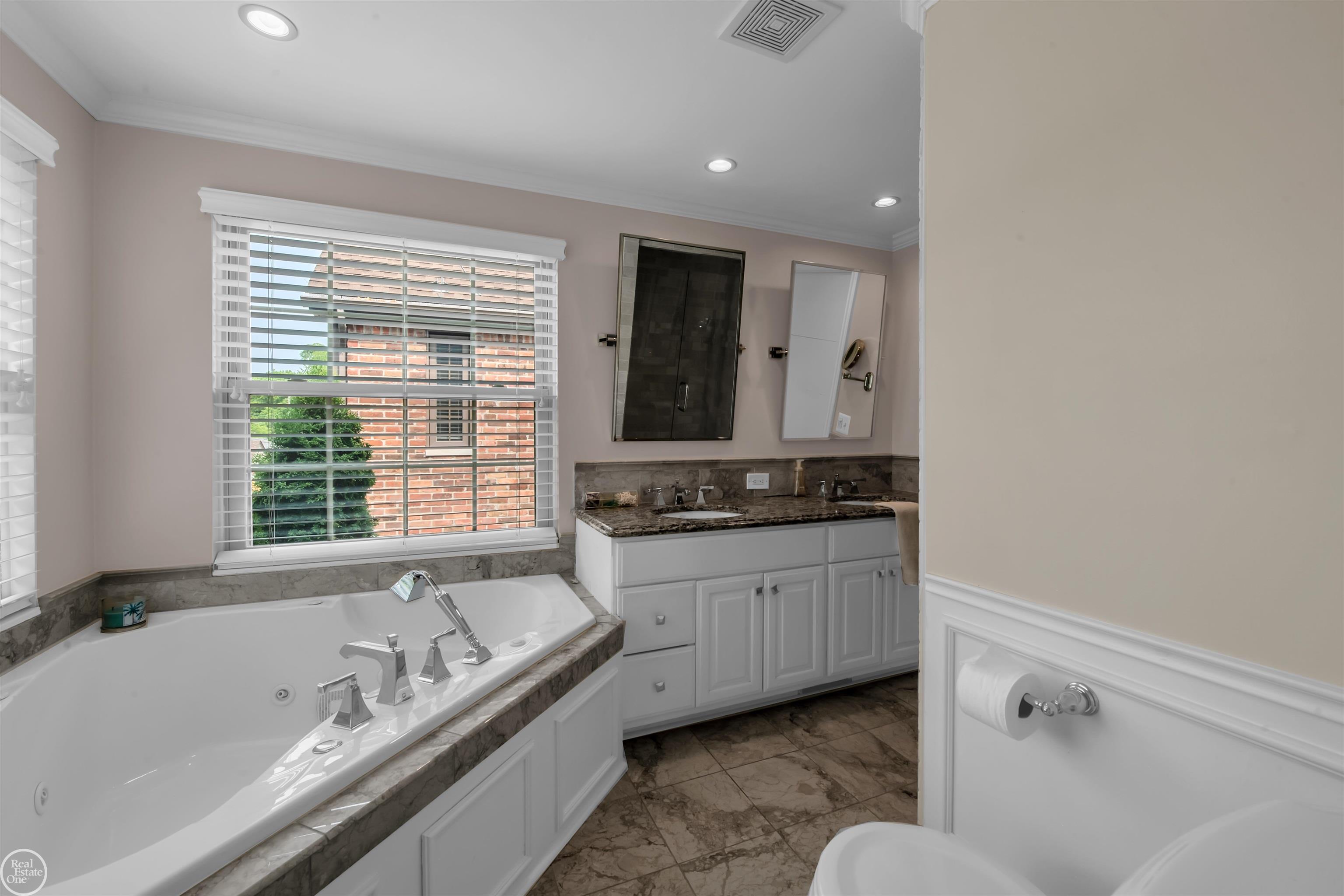 267 Moran Road Grosse Pointe, MI 48236 - Photo 21 of 42 50111427-20.JPG