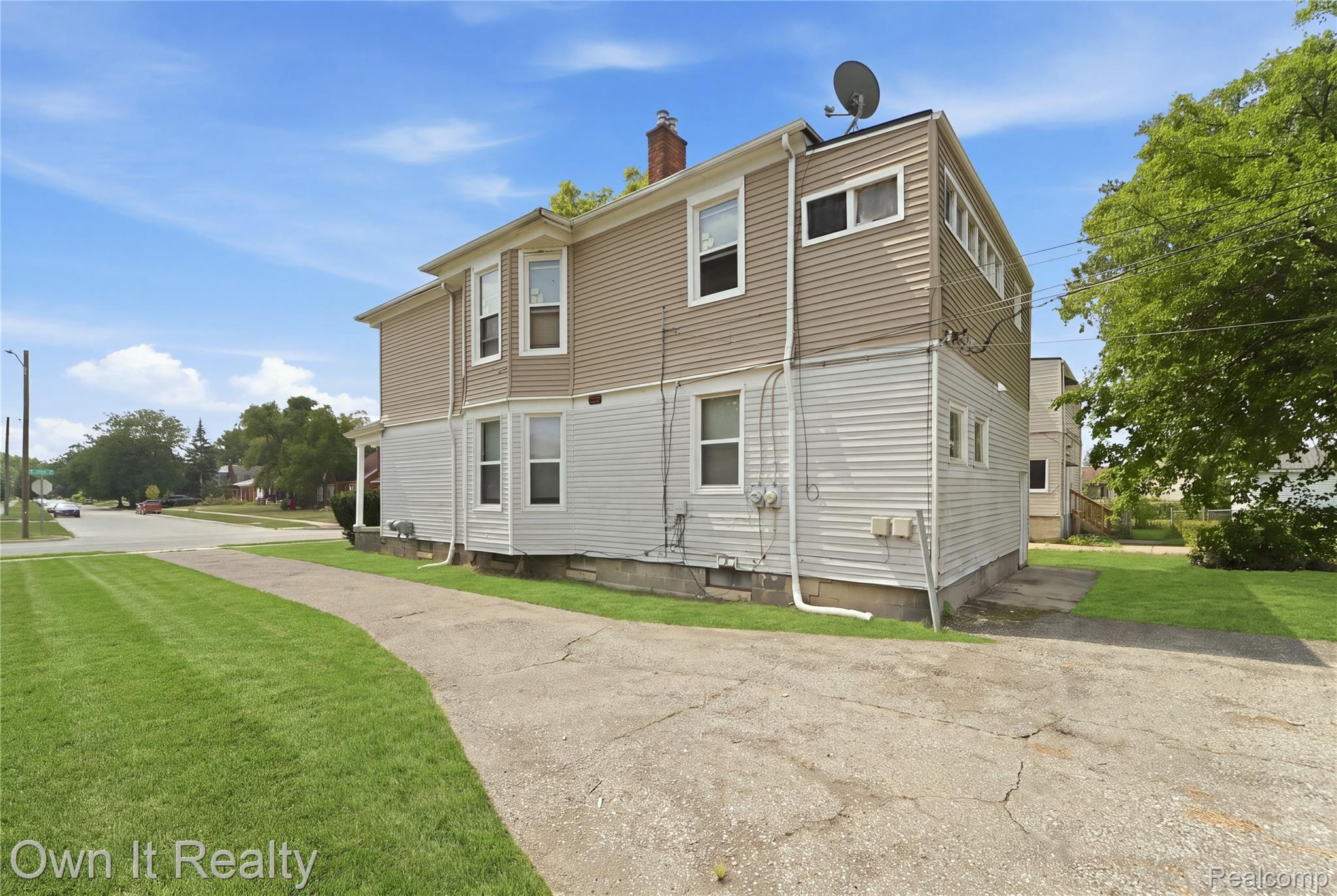 14761 Stephens Road Eastpointe, MI 48021 - Photo 5 of 24 DSC00293_reedit_660983fd_autoremove_53919379.jpg