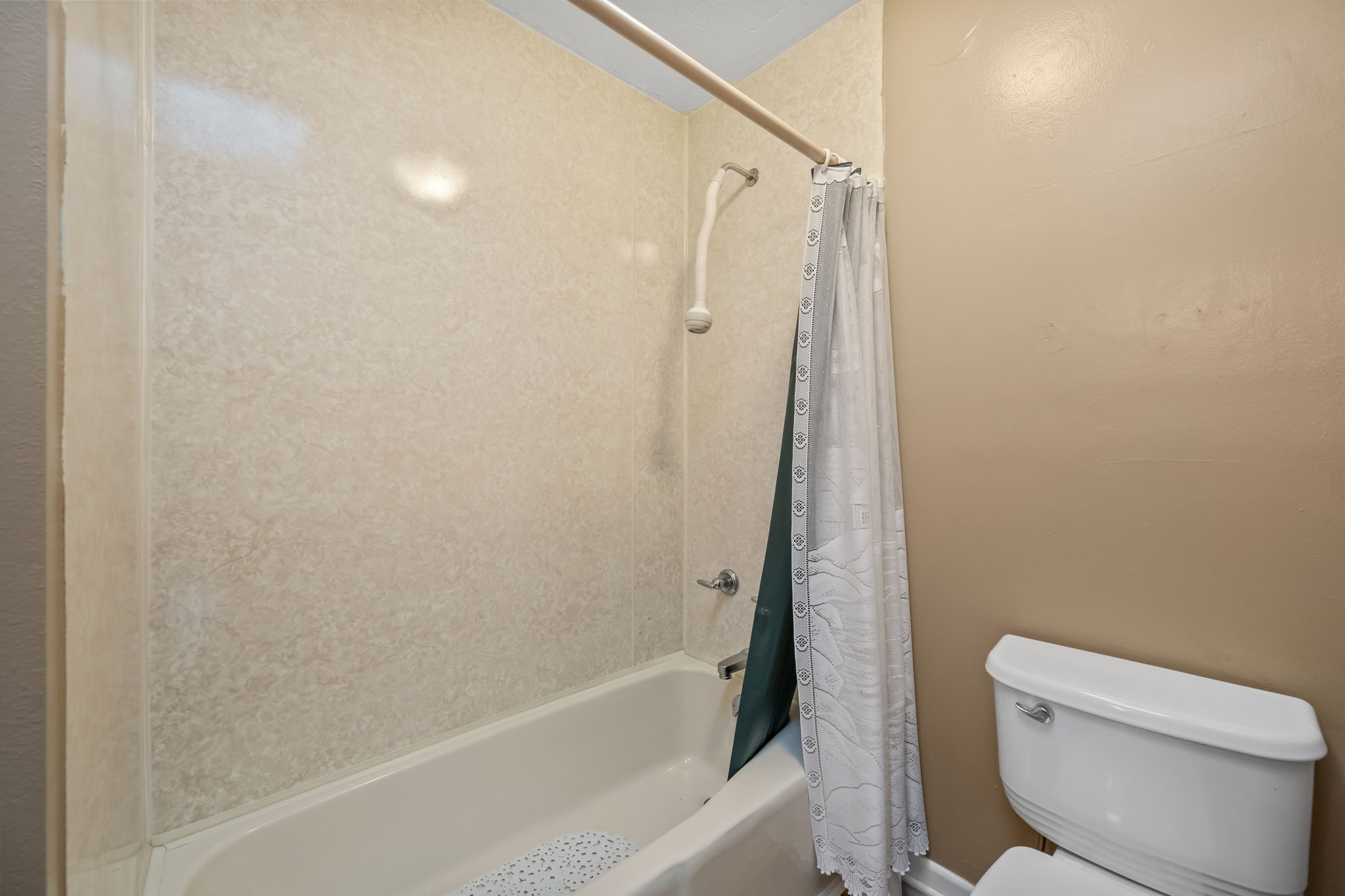 1609 Bowie Street Liberty, TX 77575 - Photo 16 of 24 a bathroom with a bathtub and a toilet