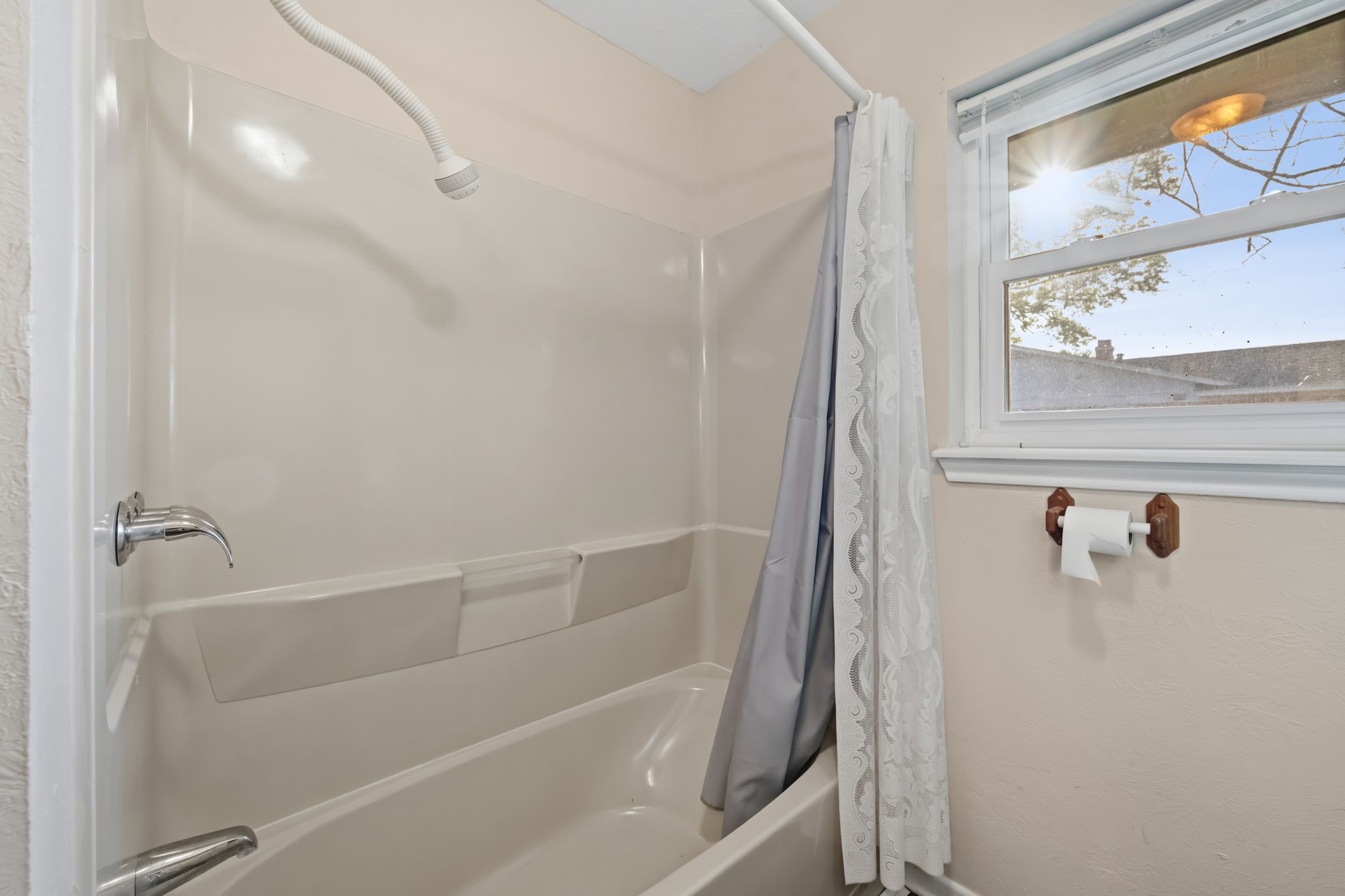 1609 Bowie Street Liberty, TX 77575 - Photo 19 of 24 a bathroom with a bathtub