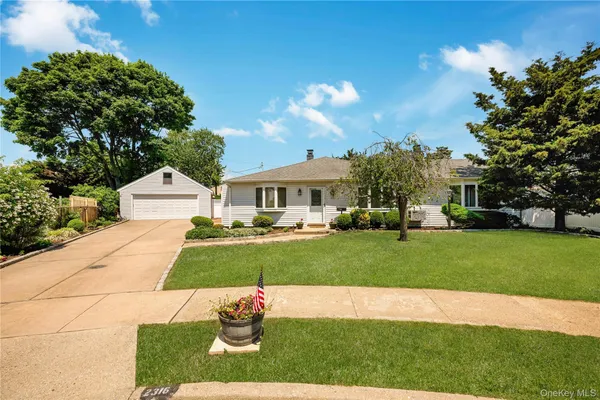 $659,999 | 2316 Poe Court, Seaford, NY 11783