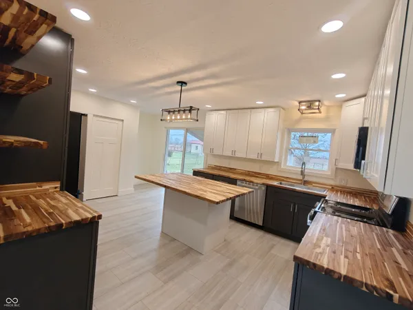 $3,900 | 2183 South Fairview Drive, Shelbyville, IN 46176