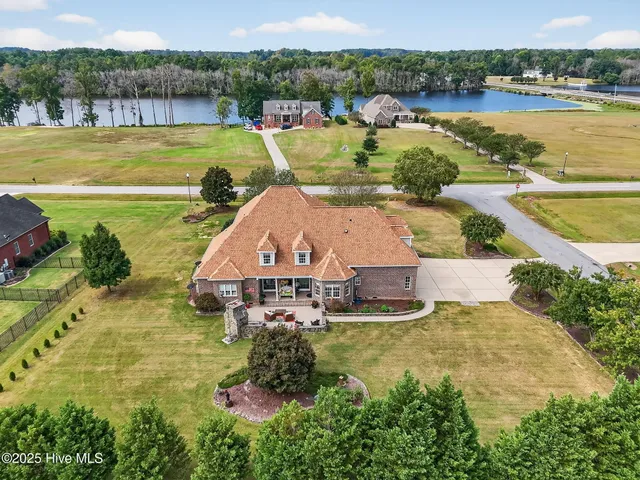 $829,900 | 296 Shoreline Drive, Princeton, NC 27569